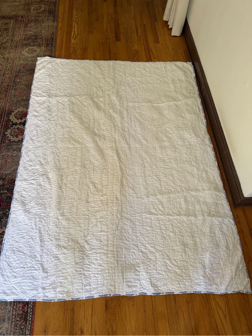 Lewis Home All Cotton Patchwork Quilt in Blowfish Pattern- Like New